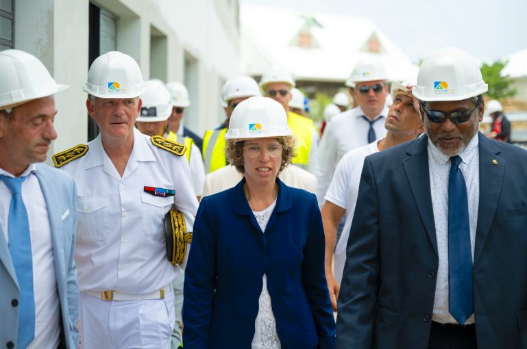 Collège 900 : La Ministre déléguée chargée des Outre-mer visite le chantier